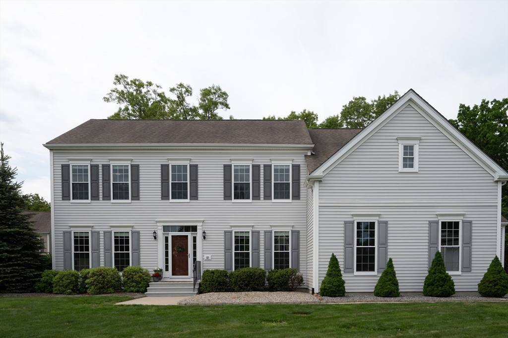 Norfolk, Massachusetts 02056, United States, 4 Bedrooms Bedrooms, ,4 BathroomsBathrooms,Residential,Pending,142597