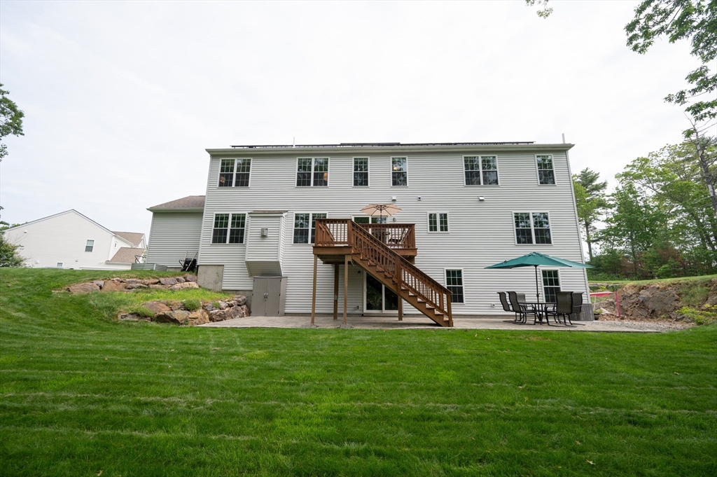 Norfolk, Massachusetts 02056, United States, 4 Bedrooms Bedrooms, ,4 BathroomsBathrooms,Residential,Pending,142597