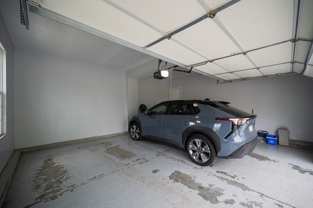 Norfolk, Massachusetts 02056, United States, 4 Bedrooms Bedrooms, ,4 BathroomsBathrooms,Residential,Pending,142597