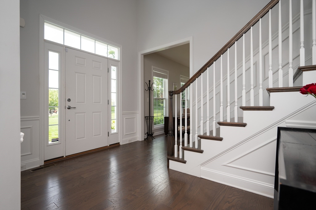 Norfolk, Massachusetts 02056, United States, 4 Bedrooms Bedrooms, ,4 BathroomsBathrooms,Residential,Pending,142597