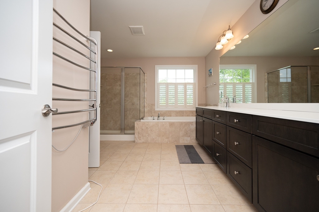 Norfolk, Massachusetts 02056, United States, 4 Bedrooms Bedrooms, ,4 BathroomsBathrooms,Residential,Pending,142597