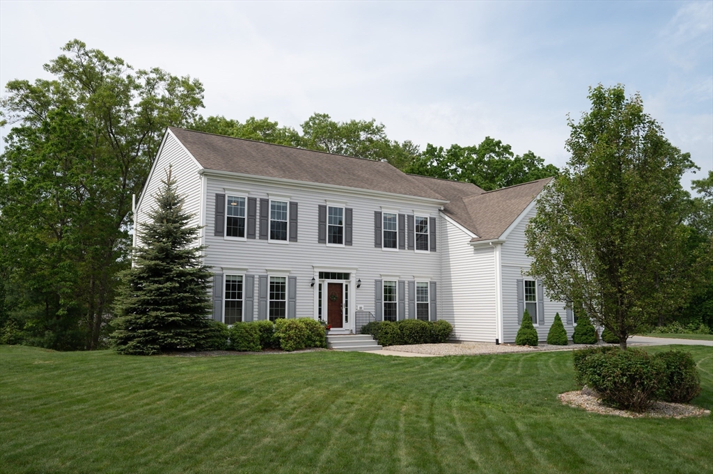 Norfolk, Massachusetts 02056, United States, 4 Bedrooms Bedrooms, ,4 BathroomsBathrooms,Residential,Pending,142597