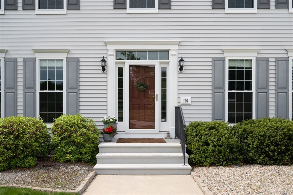 Norfolk, Massachusetts 02056, United States, 4 Bedrooms Bedrooms, ,4 BathroomsBathrooms,Residential,Pending,142597