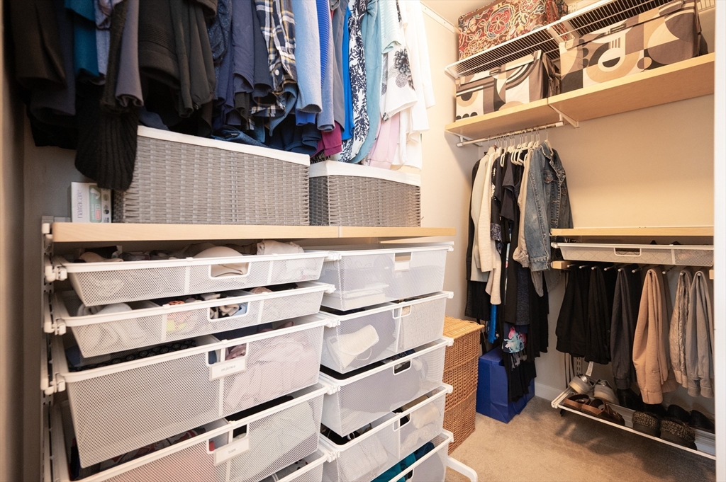 Norfolk, Massachusetts 02056, United States, 4 Bedrooms Bedrooms, ,4 BathroomsBathrooms,Residential,Pending,142597