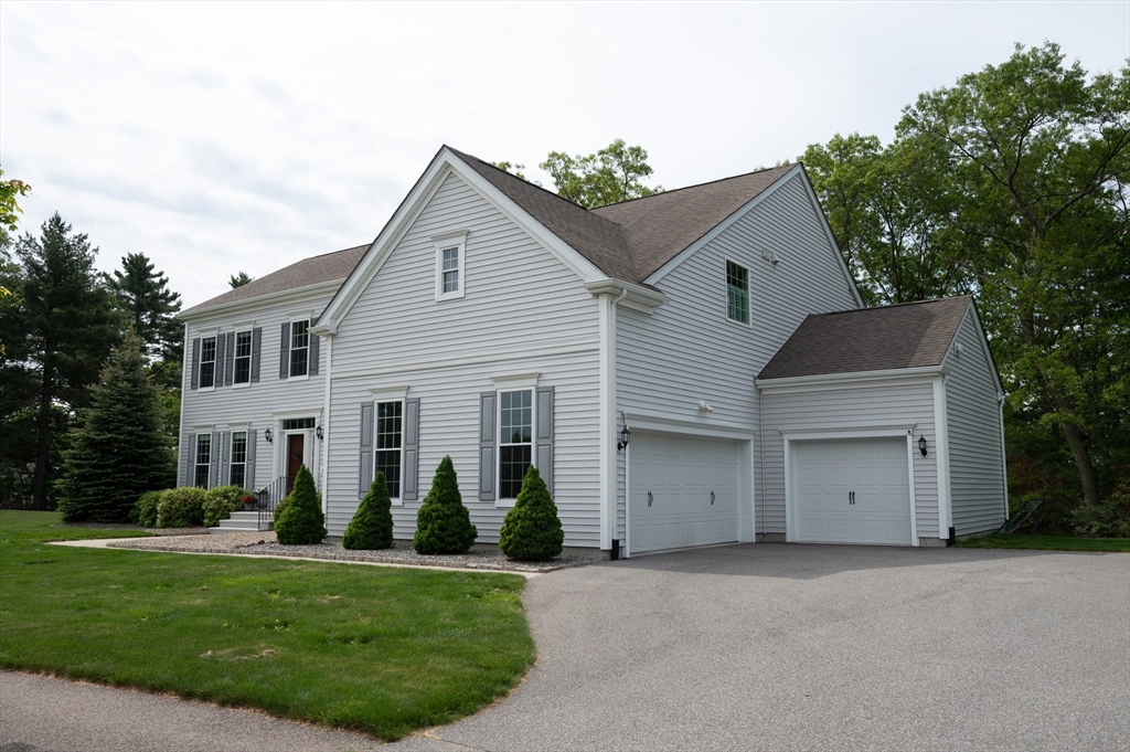 Norfolk, Massachusetts 02056, United States, 4 Bedrooms Bedrooms, ,4 BathroomsBathrooms,Residential,Pending,142597