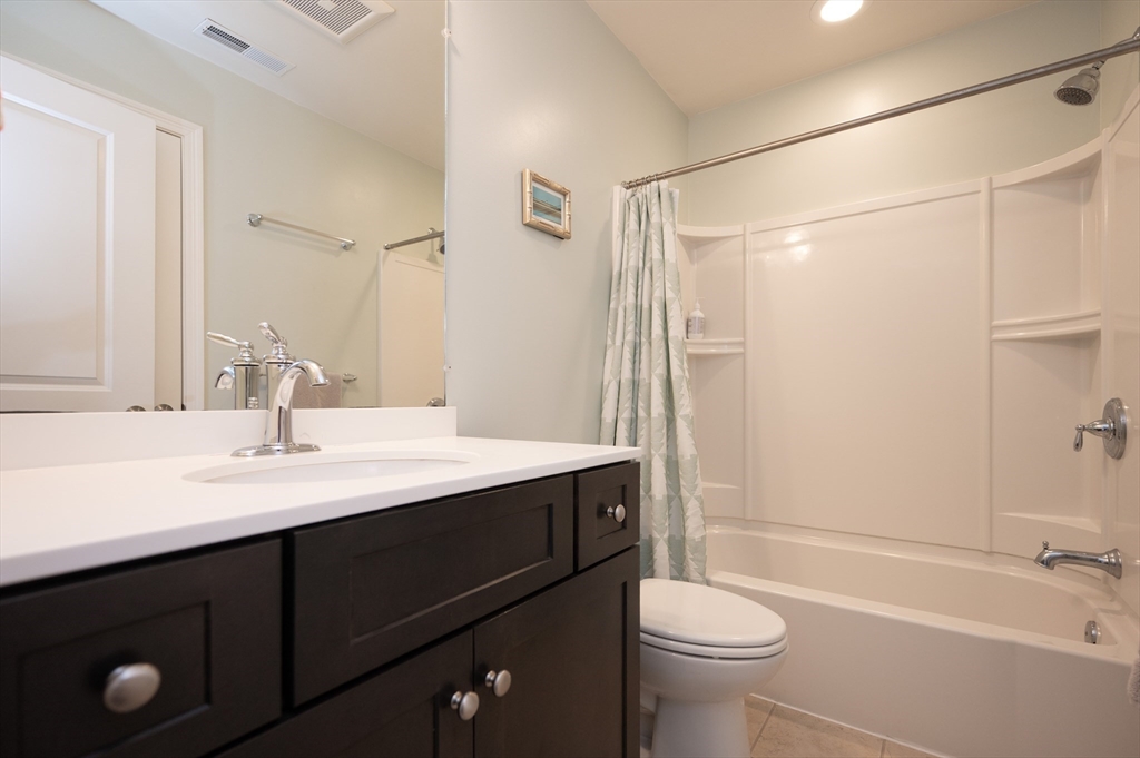 Norfolk, Massachusetts 02056, United States, 4 Bedrooms Bedrooms, ,4 BathroomsBathrooms,Residential,Pending,142597