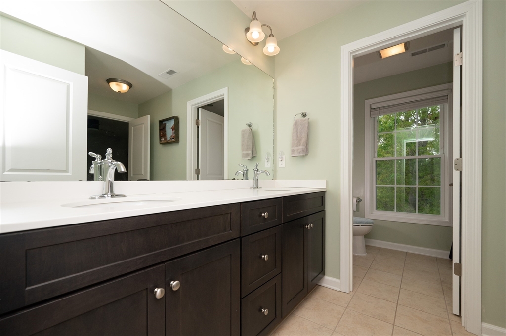 Norfolk, Massachusetts 02056, United States, 4 Bedrooms Bedrooms, ,4 BathroomsBathrooms,Residential,Pending,142597