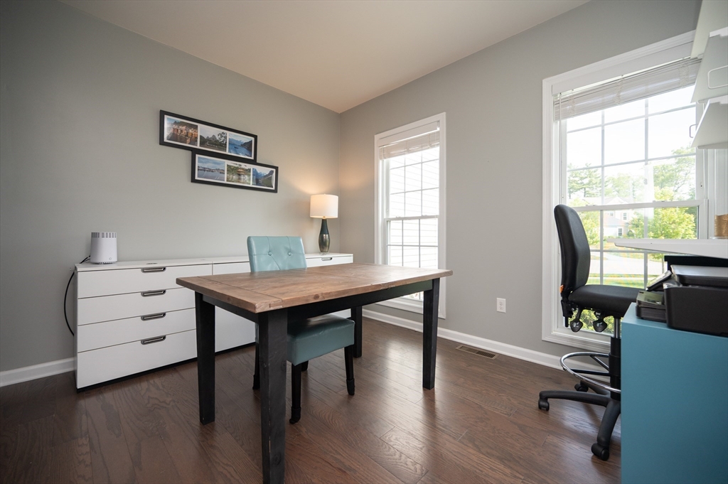 Norfolk, Massachusetts 02056, United States, 4 Bedrooms Bedrooms, ,4 BathroomsBathrooms,Residential,Pending,142597