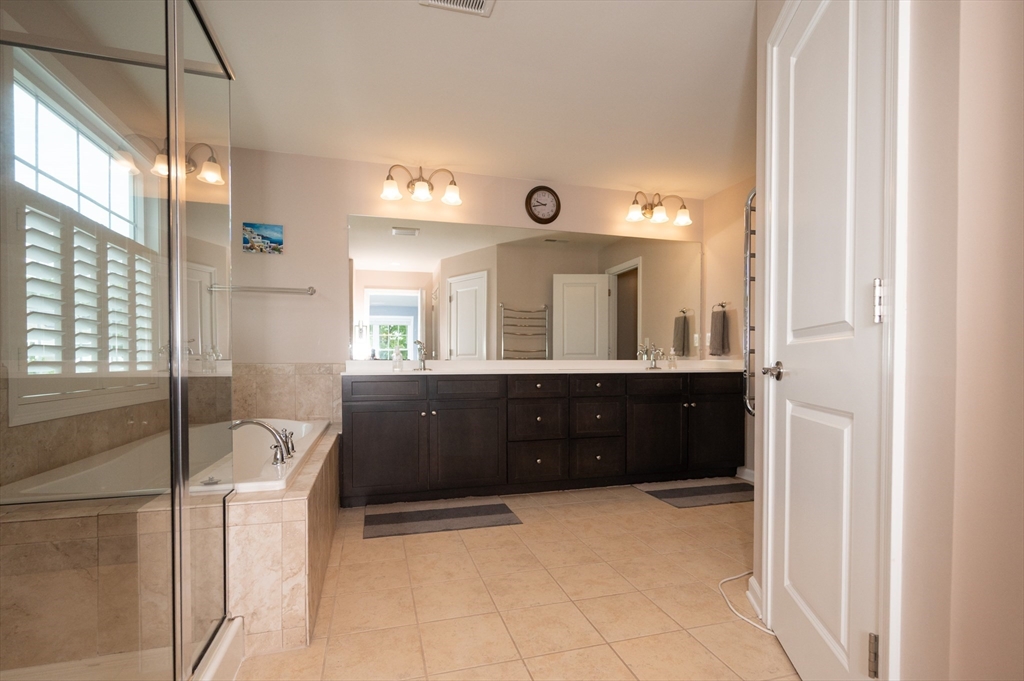 Norfolk, Massachusetts 02056, United States, 4 Bedrooms Bedrooms, ,4 BathroomsBathrooms,Residential,Pending,142597