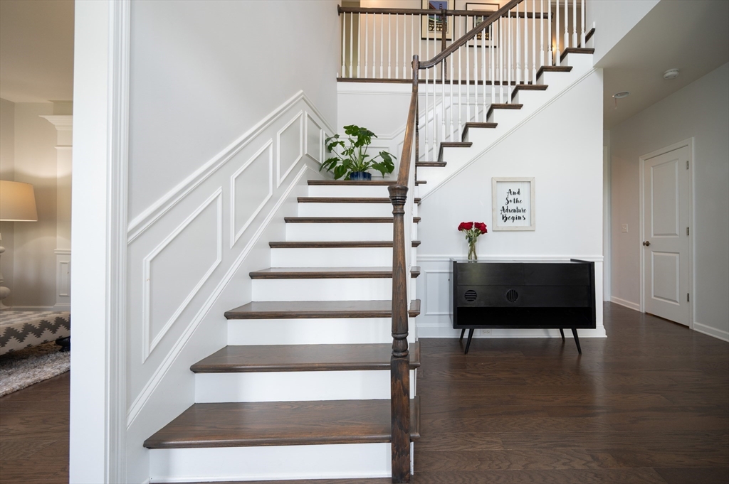 Norfolk, Massachusetts 02056, United States, 4 Bedrooms Bedrooms, ,4 BathroomsBathrooms,Residential,Pending,142597