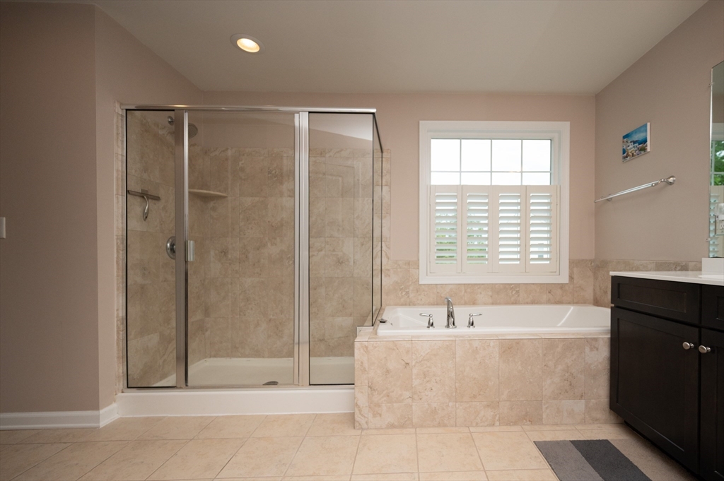 Norfolk, Massachusetts 02056, United States, 4 Bedrooms Bedrooms, ,4 BathroomsBathrooms,Residential,Pending,142597