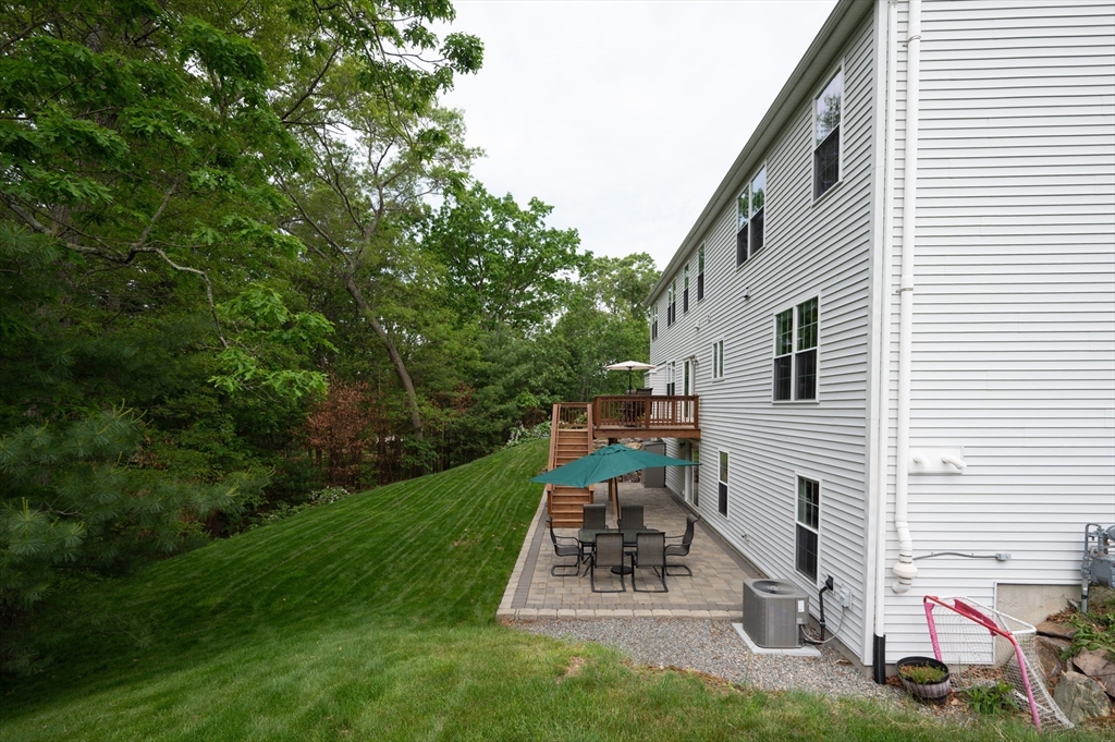 Norfolk, Massachusetts 02056, United States, 4 Bedrooms Bedrooms, ,4 BathroomsBathrooms,Residential,Pending,142597