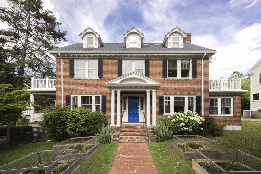 156 Common Street