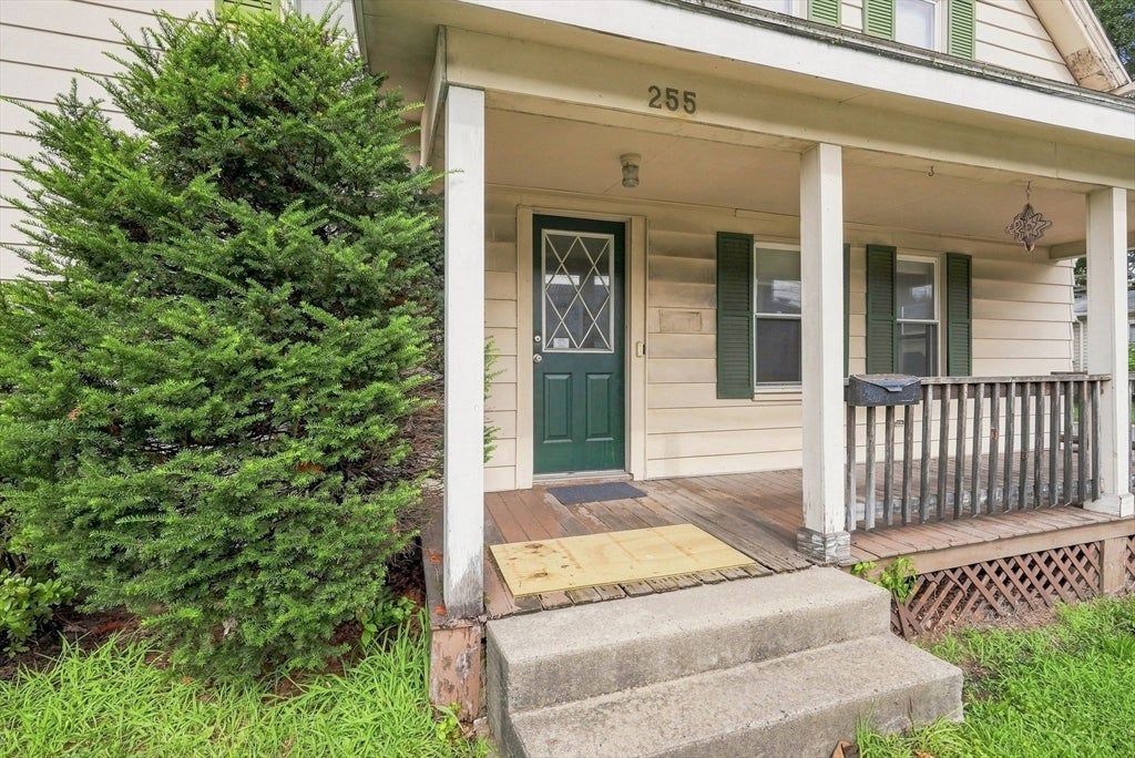 255 Center St