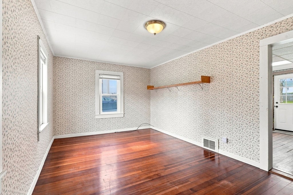 255 Center St
