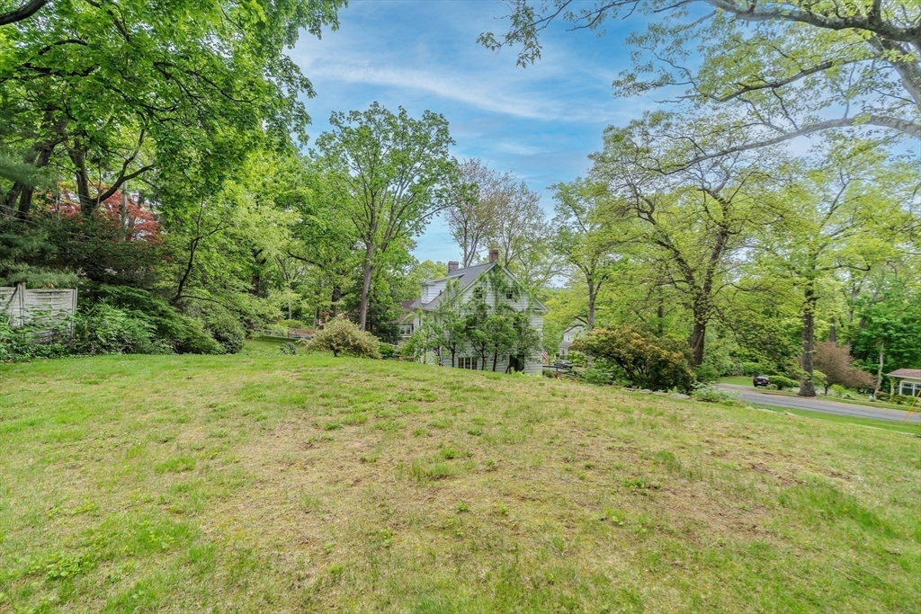 Holyoke, Massachusetts 01040, United States, 4 Bedrooms Bedrooms, ,3 BathroomsBathrooms,Residential,Active,131108