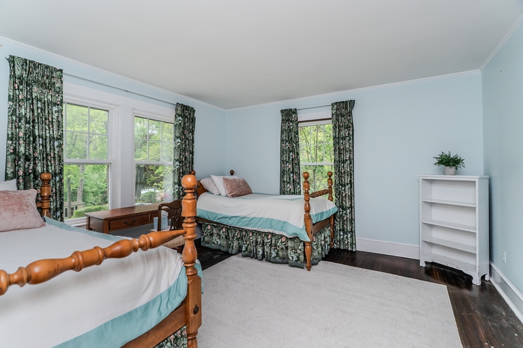 Holyoke, Massachusetts 01040, United States, 4 Bedrooms Bedrooms, ,3 BathroomsBathrooms,Residential,Active,131108