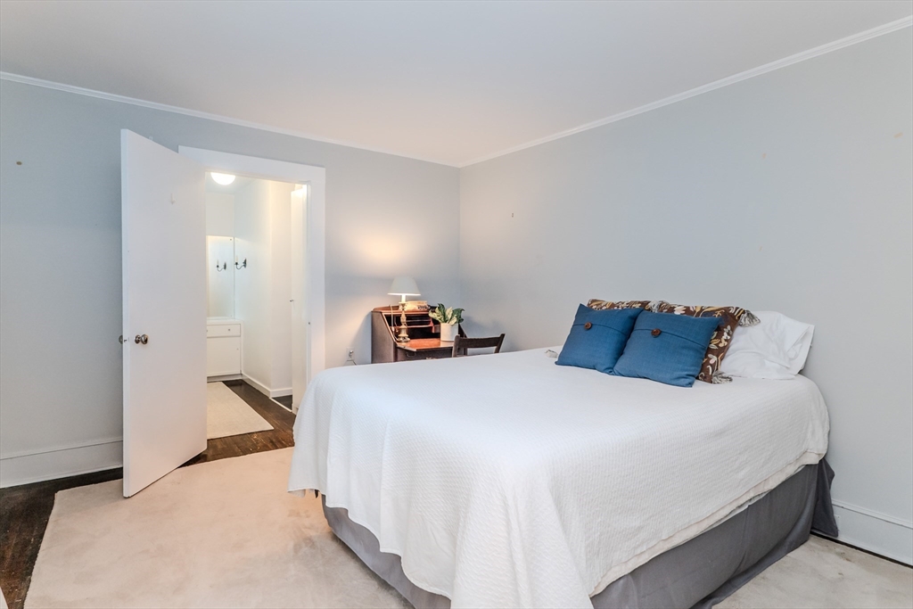 Holyoke, Massachusetts 01040, United States, 4 Bedrooms Bedrooms, ,3 BathroomsBathrooms,Residential,Active,131108