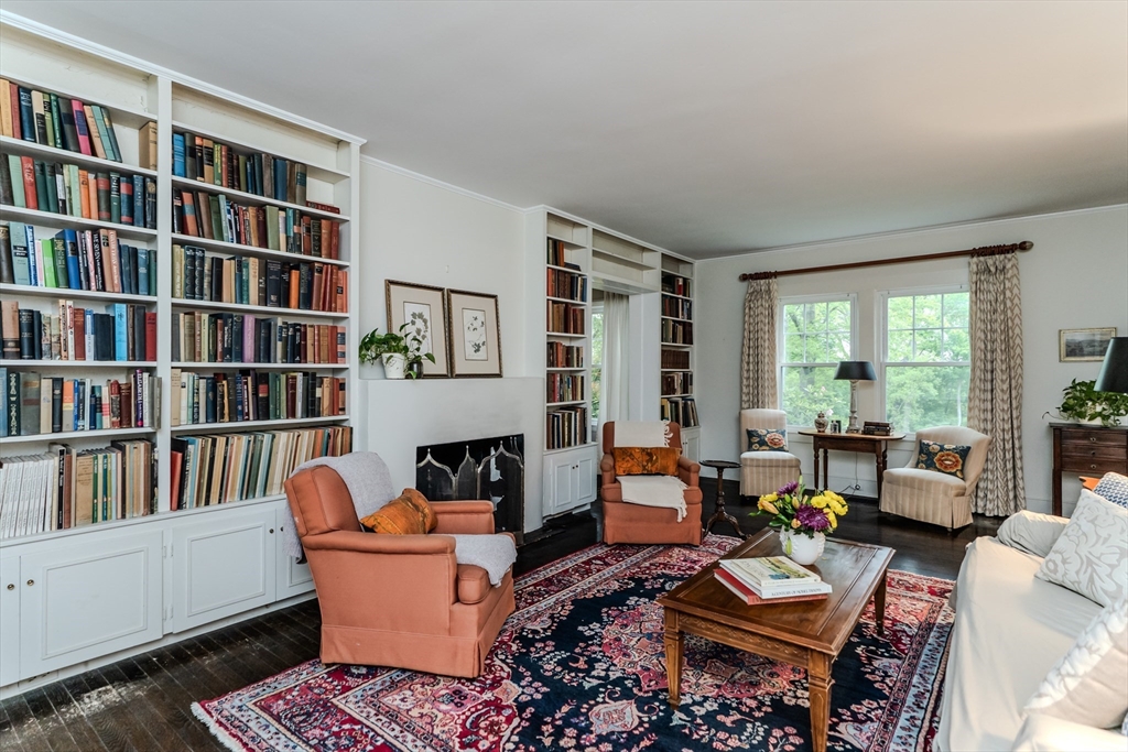 Holyoke, Massachusetts 01040, United States, 4 Bedrooms Bedrooms, ,3 BathroomsBathrooms,Residential,Active,131108