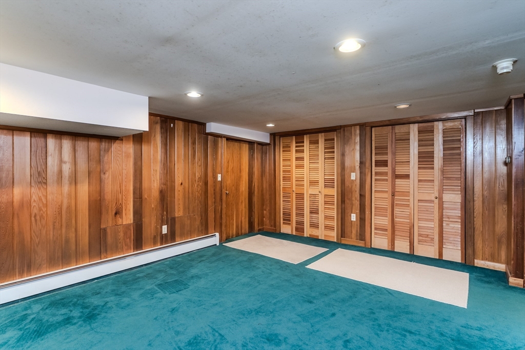 Holyoke, Massachusetts 01040, United States, 4 Bedrooms Bedrooms, ,3 BathroomsBathrooms,Residential,Active,131108