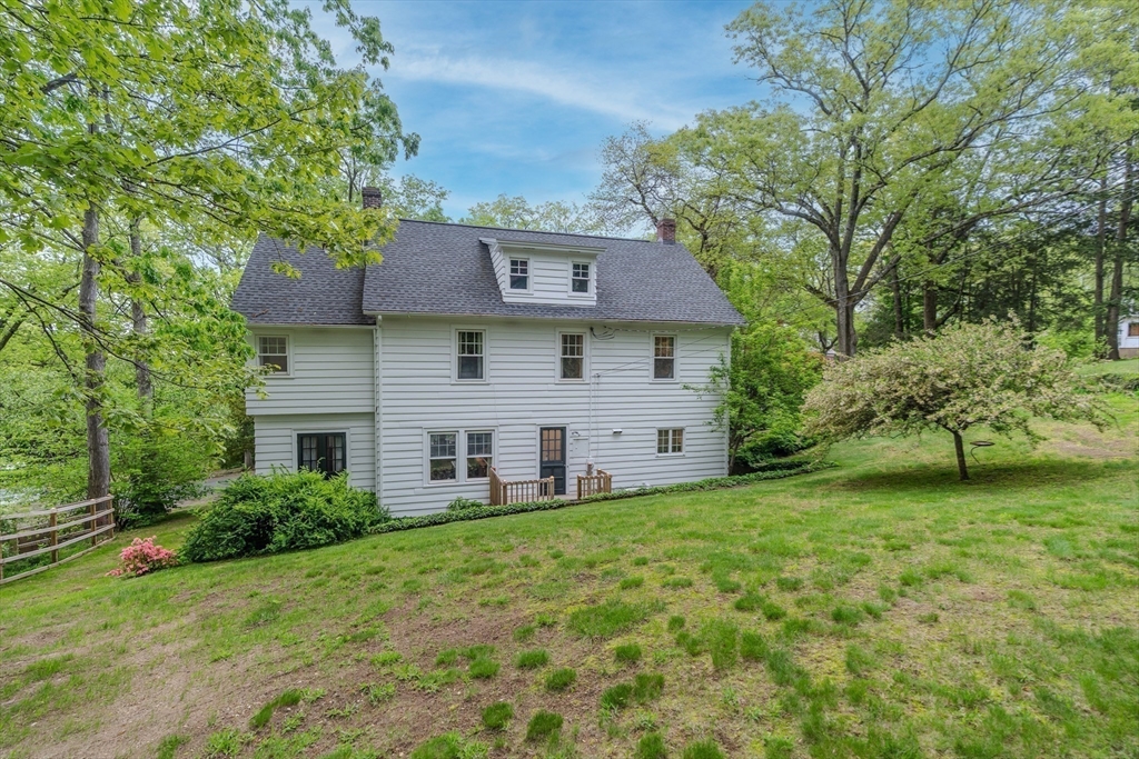 Holyoke, Massachusetts 01040, United States, 4 Bedrooms Bedrooms, ,3 BathroomsBathrooms,Residential,Active,131108