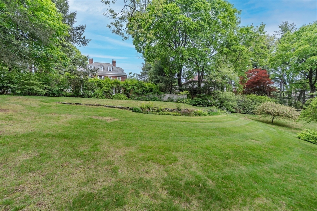 Holyoke, Massachusetts 01040, United States, 4 Bedrooms Bedrooms, ,3 BathroomsBathrooms,Residential,Active,131108