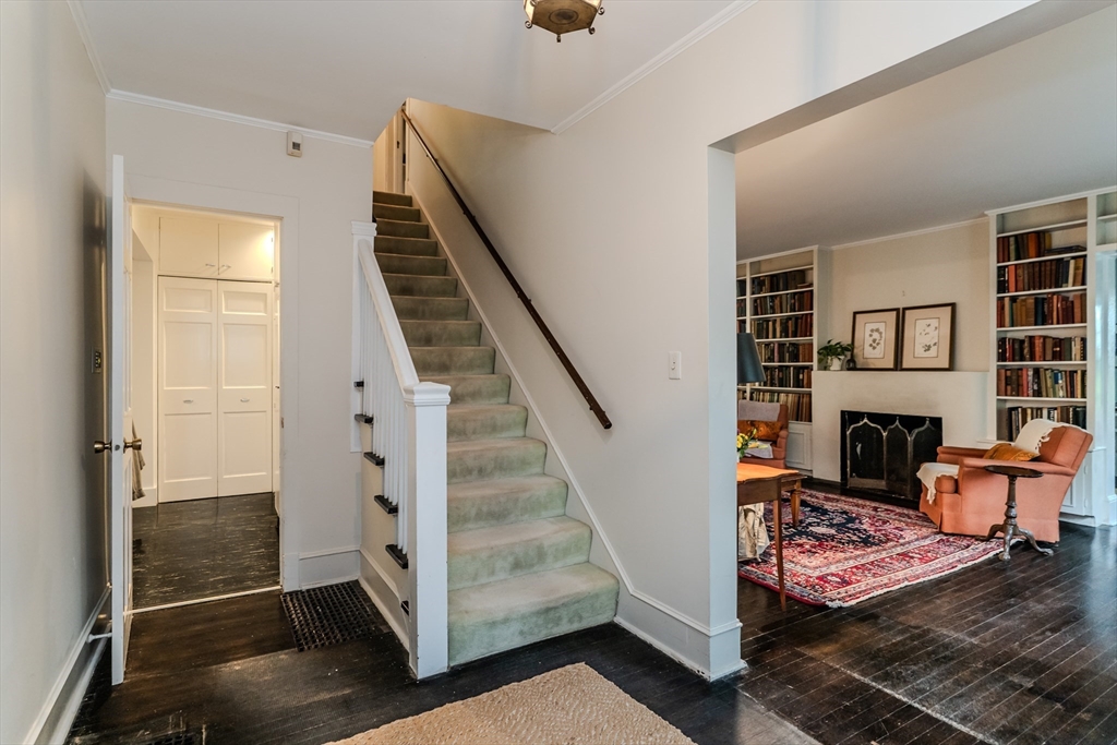 Holyoke, Massachusetts 01040, United States, 4 Bedrooms Bedrooms, ,3 BathroomsBathrooms,Residential,Active,131108