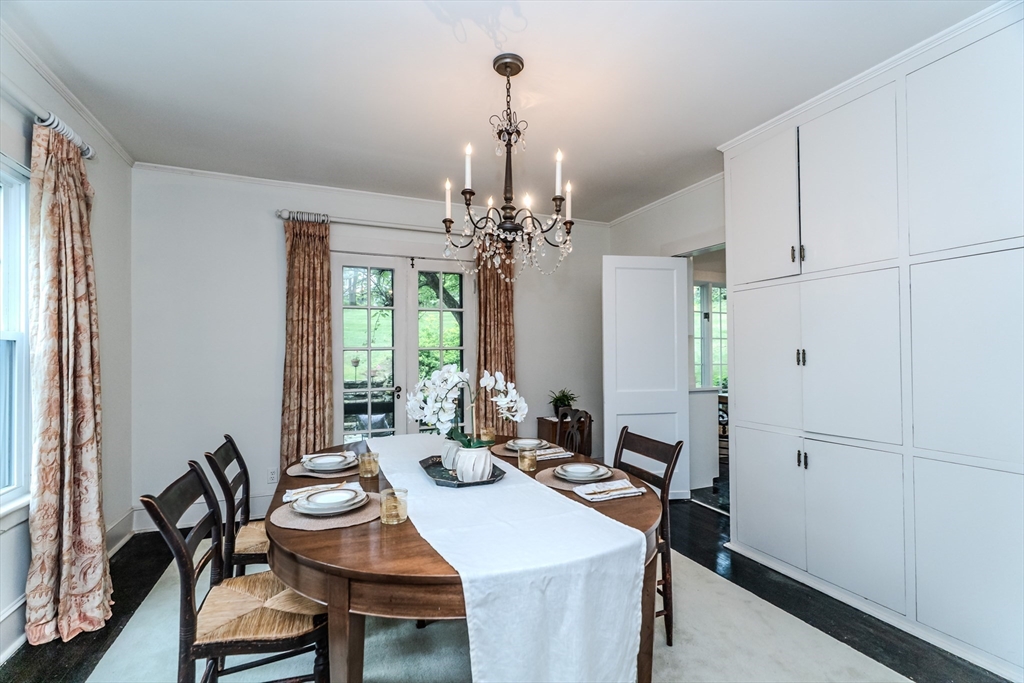 Holyoke, Massachusetts 01040, United States, 4 Bedrooms Bedrooms, ,3 BathroomsBathrooms,Residential,Active,131108