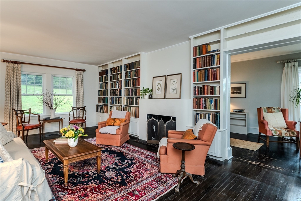 Holyoke, Massachusetts 01040, United States, 4 Bedrooms Bedrooms, ,3 BathroomsBathrooms,Residential,Active,131108