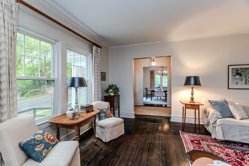 Holyoke, Massachusetts 01040, United States, 4 Bedrooms Bedrooms, ,3 BathroomsBathrooms,Residential,Active,131108