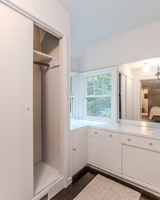 Holyoke, Massachusetts 01040, United States, 4 Bedrooms Bedrooms, ,3 BathroomsBathrooms,Residential,Active,131108