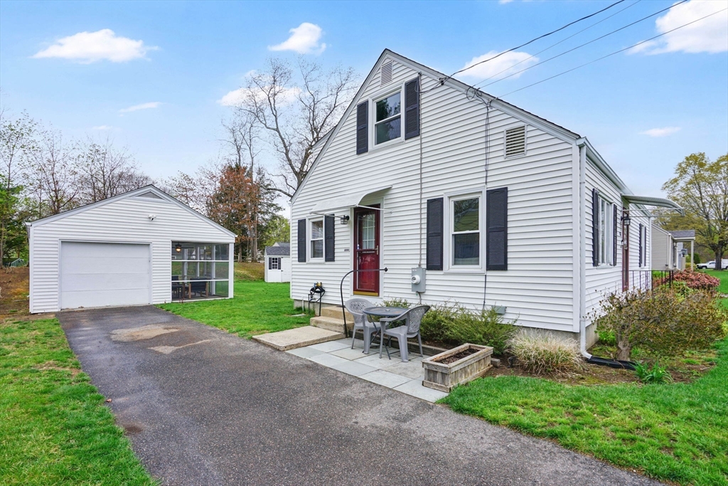 106 Maebeth St