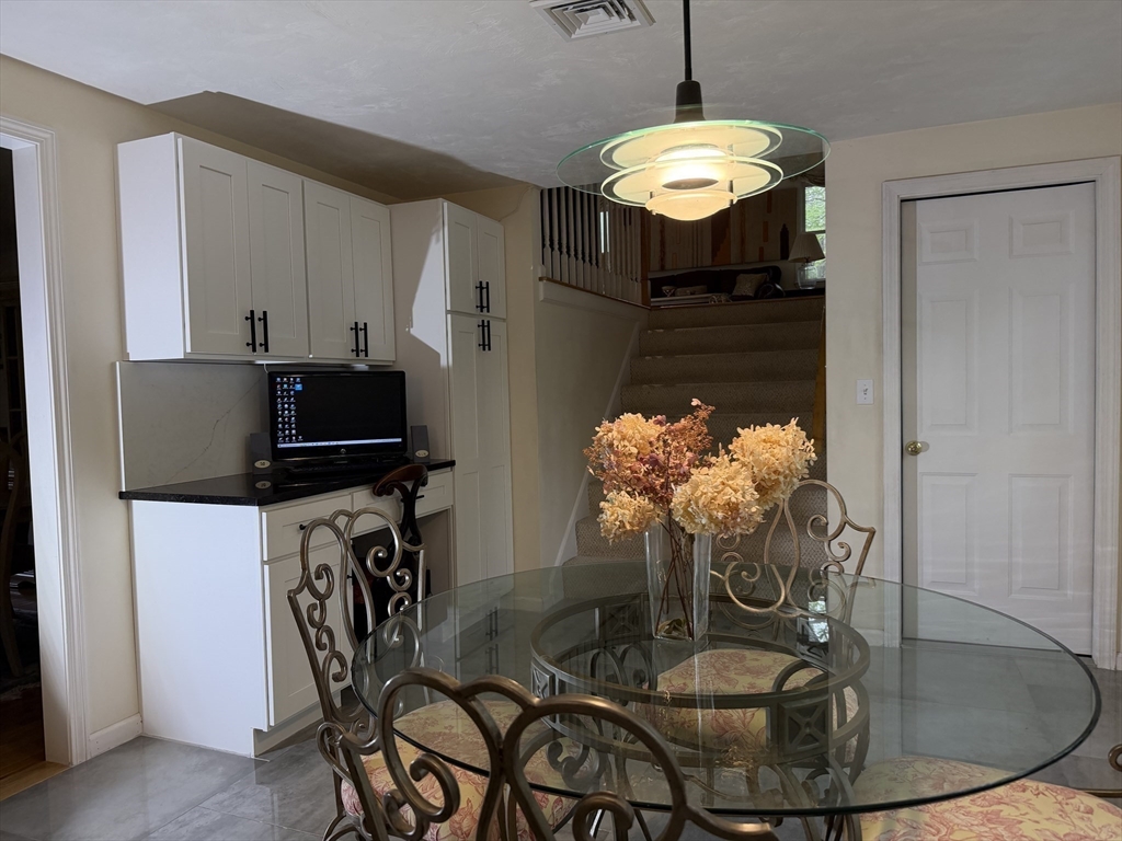 21 Woodridge Rd, Milford, MA Photo #12