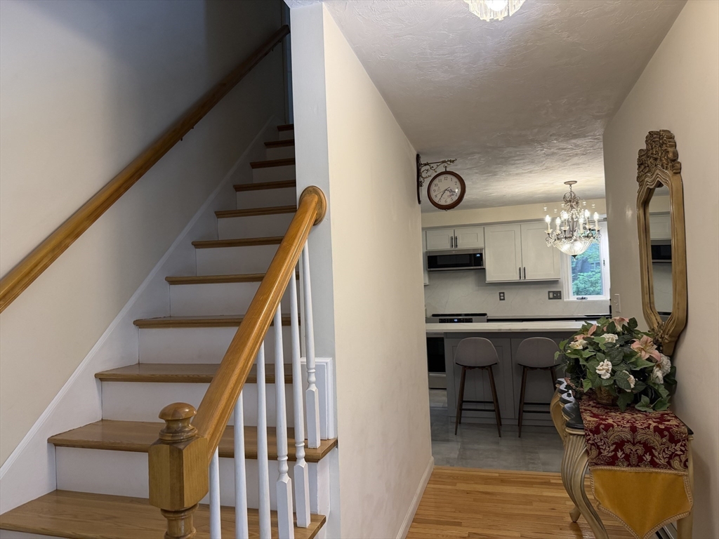 21 Woodridge Rd, Milford, MA Photo #6
