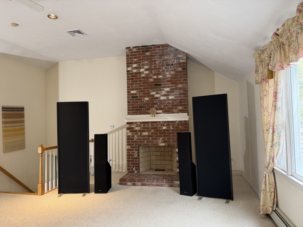 21 Woodridge Rd, Milford, MA Photo #16