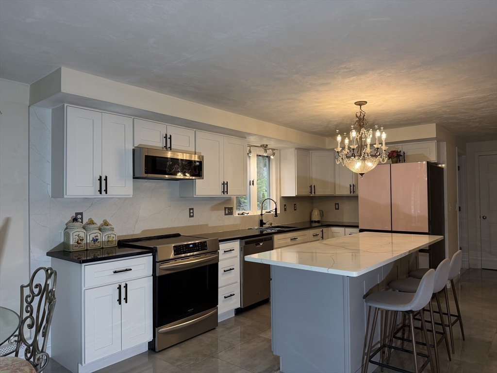 21 Woodridge Rd, Milford, MA Photo #9