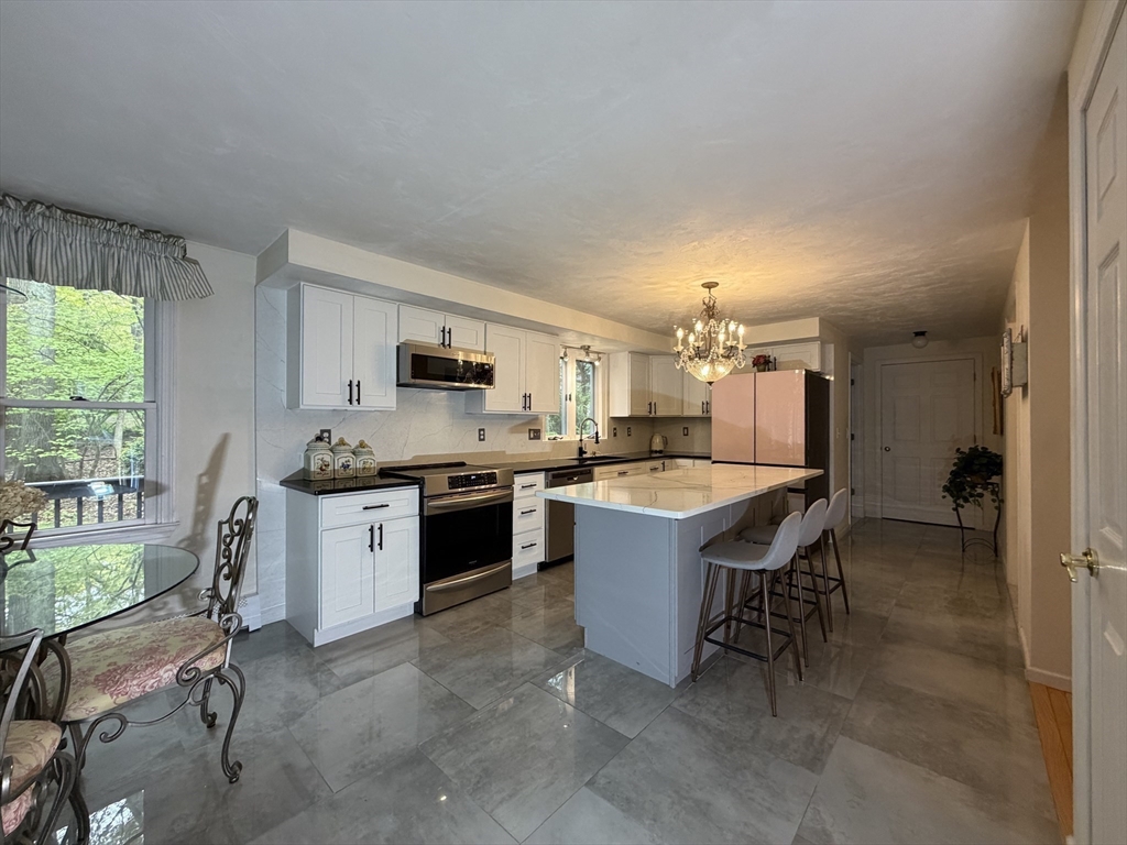 21 Woodridge Rd, Milford, MA Photo #10
