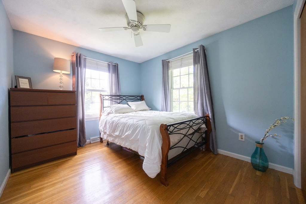 Attleboro, Massachusetts 02703, United States, 3 Bedrooms Bedrooms, ,1 BathroomBathrooms,Residential,Contingent,144964