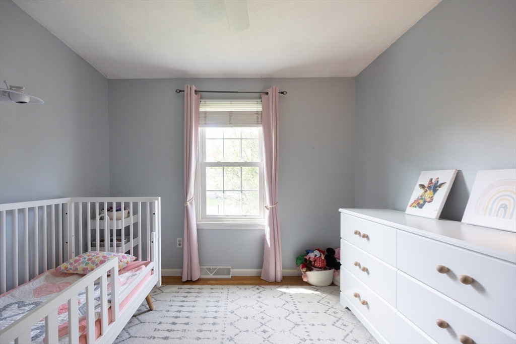 Attleboro, Massachusetts 02703, United States, 3 Bedrooms Bedrooms, ,1 BathroomBathrooms,Residential,Contingent,144964