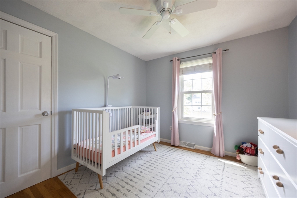 Attleboro, Massachusetts 02703, United States, 3 Bedrooms Bedrooms, ,1 BathroomBathrooms,Residential,Contingent,144964