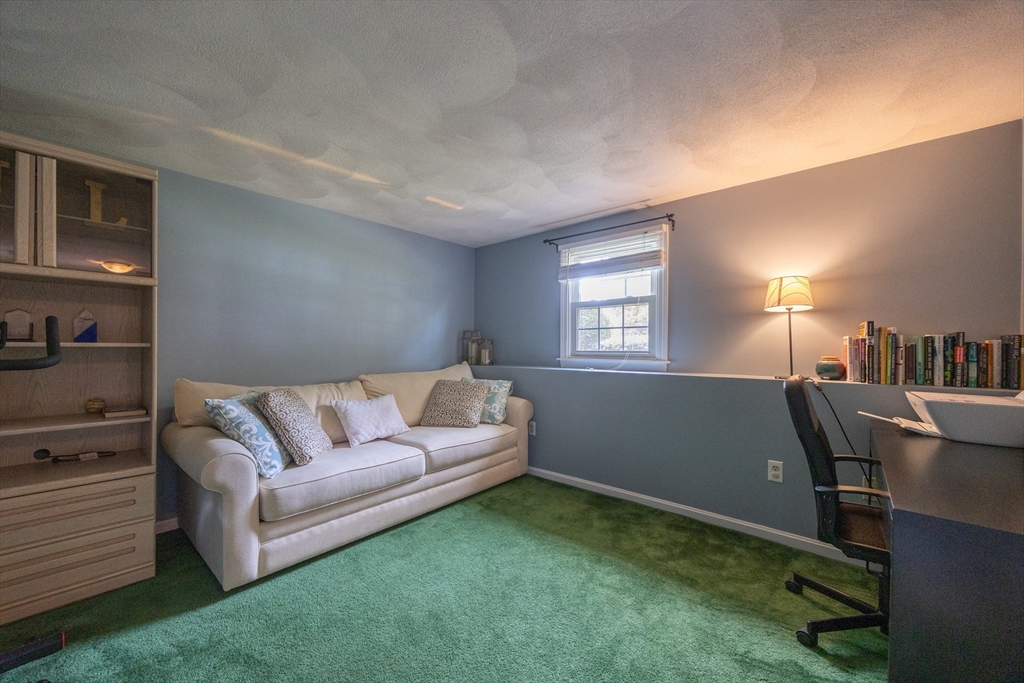 Attleboro, Massachusetts 02703, United States, 3 Bedrooms Bedrooms, ,1 BathroomBathrooms,Residential,Contingent,144964