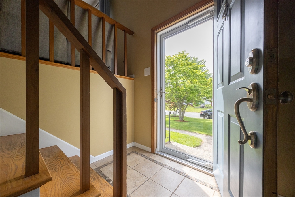 Attleboro, Massachusetts 02703, United States, 3 Bedrooms Bedrooms, ,1 BathroomBathrooms,Residential,Contingent,144964