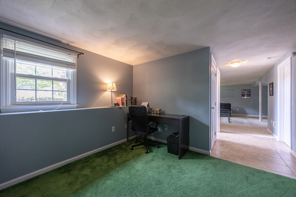 Attleboro, Massachusetts 02703, United States, 3 Bedrooms Bedrooms, ,1 BathroomBathrooms,Residential,Contingent,144964