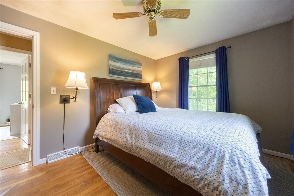 Attleboro, Massachusetts 02703, United States, 3 Bedrooms Bedrooms, ,1 BathroomBathrooms,Residential,Contingent,144964