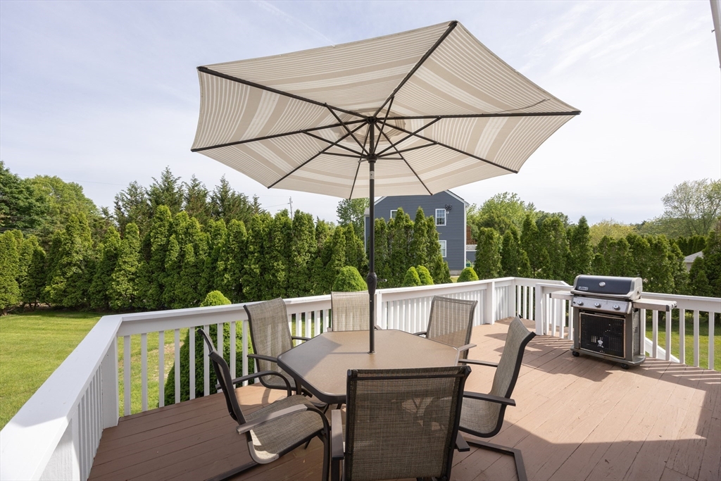 Attleboro, Massachusetts 02703, United States, 3 Bedrooms Bedrooms, ,1 BathroomBathrooms,Residential,Contingent,144964