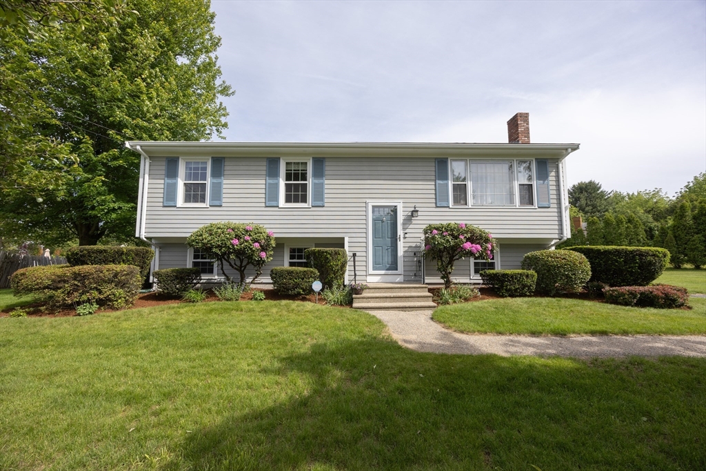 Attleboro, Massachusetts 02703, United States, 3 Bedrooms Bedrooms, ,1 BathroomBathrooms,Residential,Contingent,144964