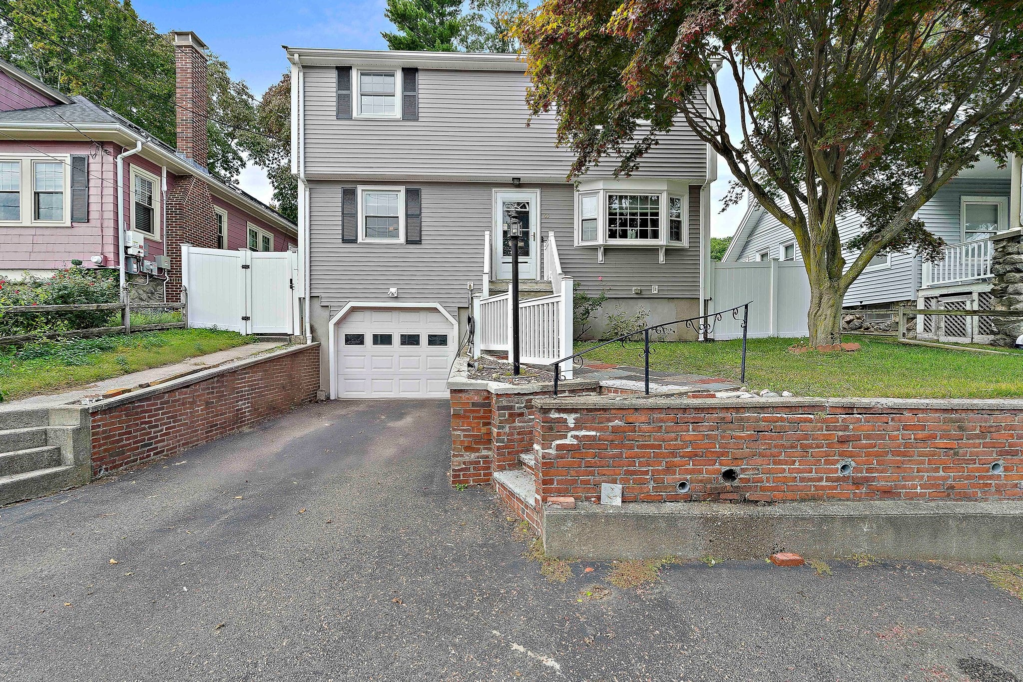 Click for 65 Hawthorne Rd, Waltham, MA slideshow