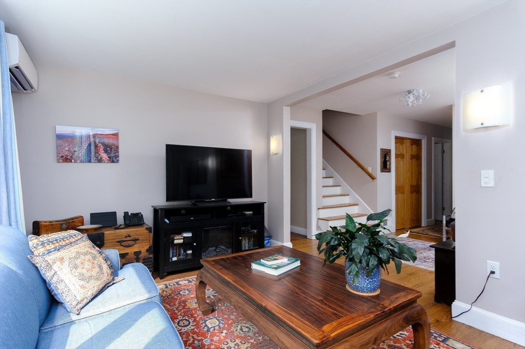 2 Fox Chase Ln