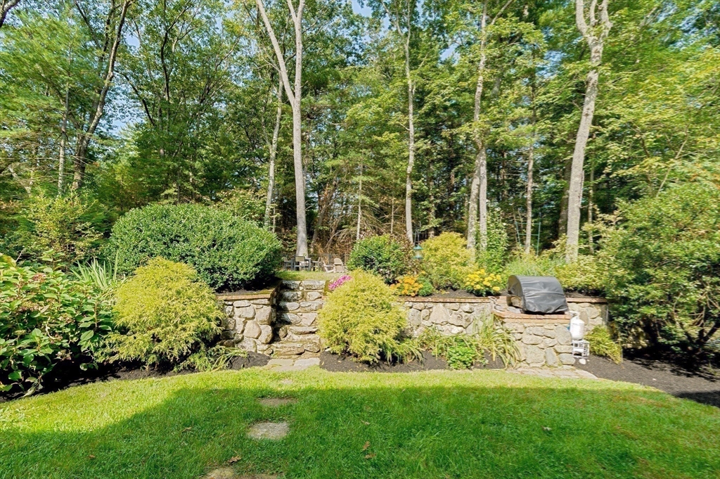 2 Fox Chase Ln