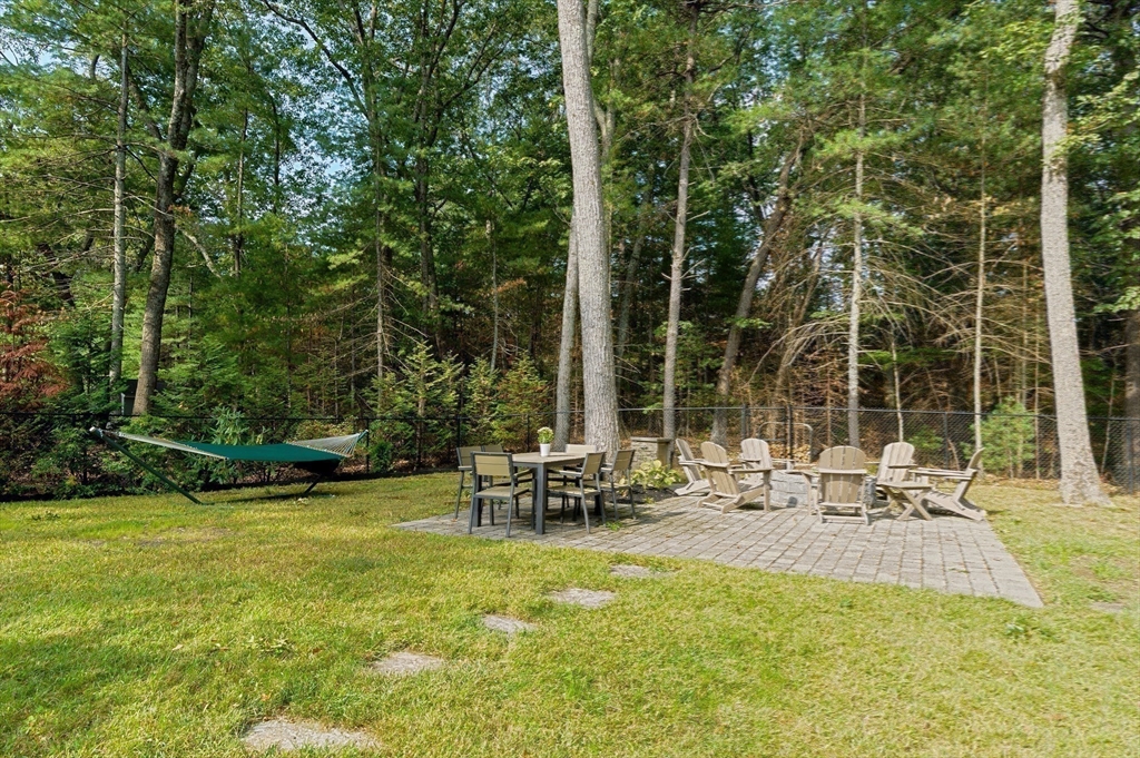 2 Fox Chase Ln